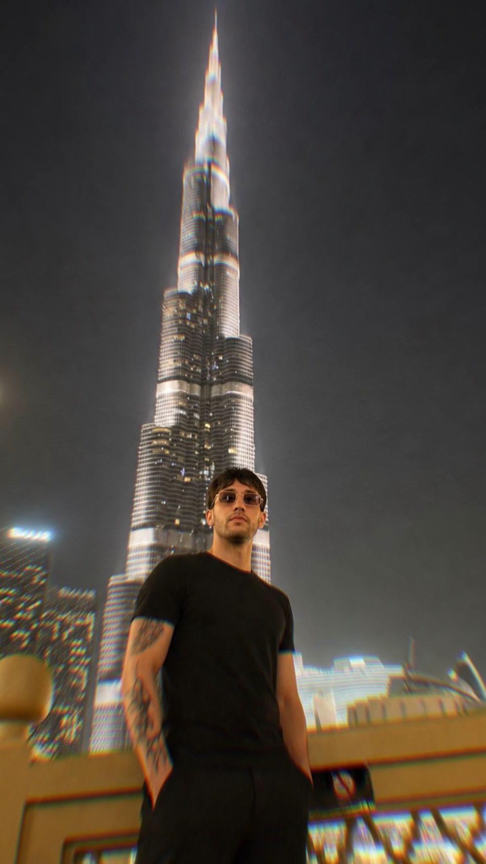 Gabriel Díaz frente al Burj Khalifa, Dubai